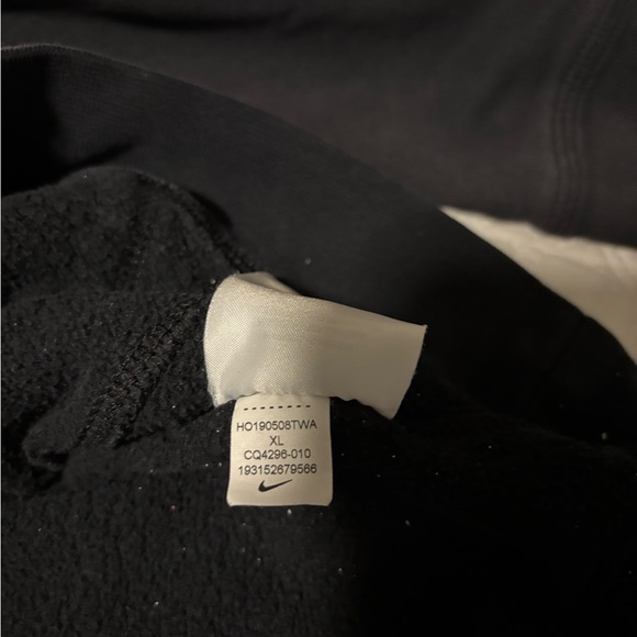 Nike Classic Black Sweatshirt - Picture 4 of 4